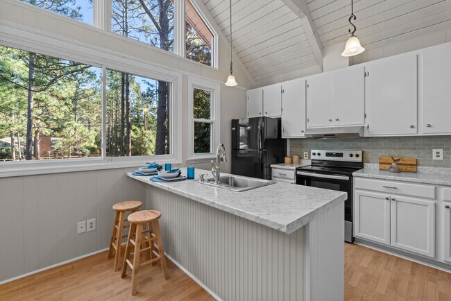 Building Photo - 53 Pine Lake Dr