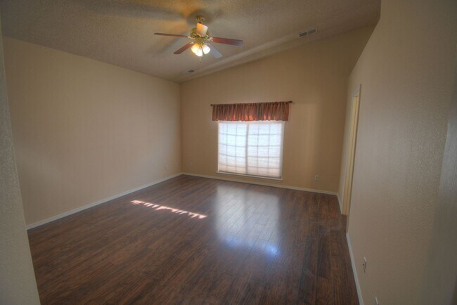 Building Photo - 908 Tumulus Dr NW