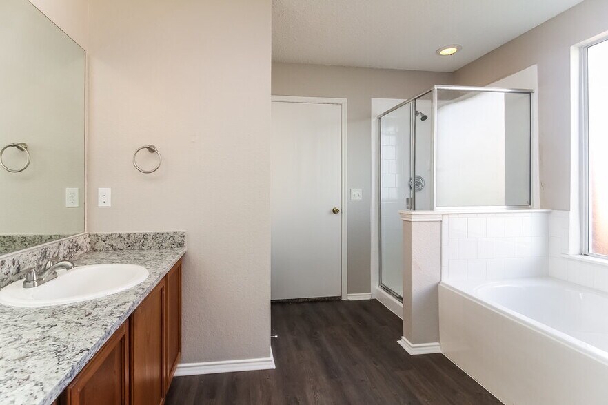 Building Photo - 822 Cascade Dr
