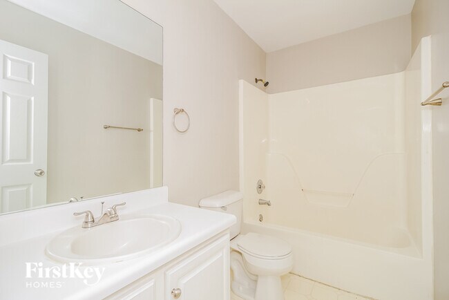 Building Photo - 2026 Baramore Oaks Dr