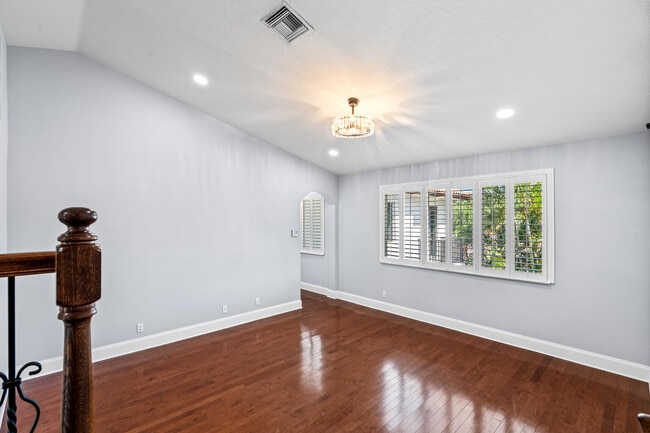 Building Photo - 17550 Circle Pond Ct
