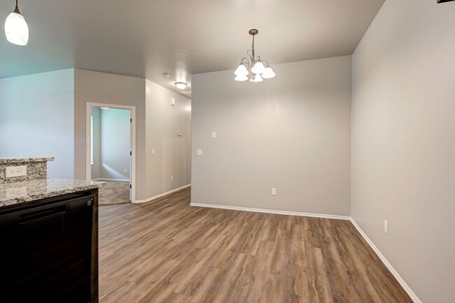 Building Photo - Charming Duplex in El Reno!