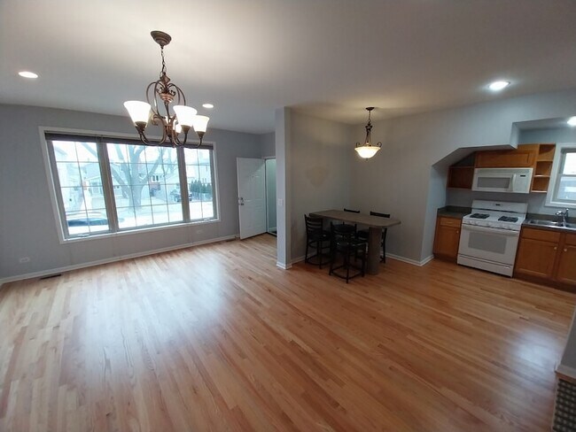 Building Photo - 4552 N Newland Ave