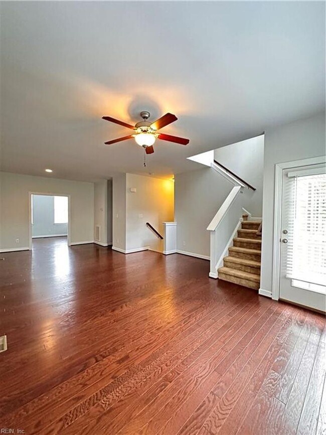 Building Photo - New Town