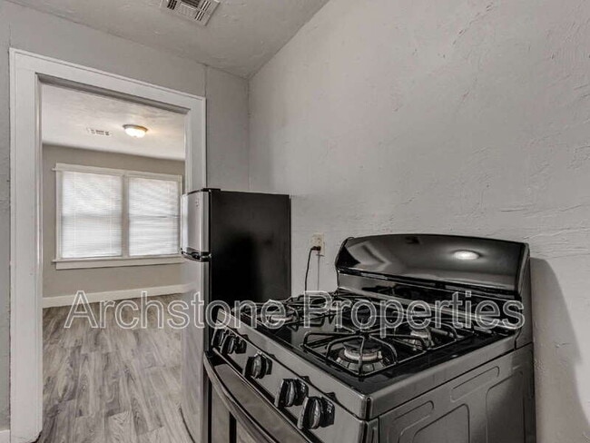 Building Photo - 4409 N Military Ave