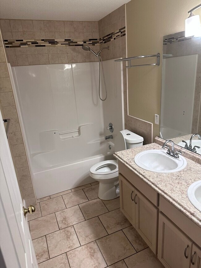 Building Photo - Stunning Custom 4/2, 2380sqft Home with Mo...