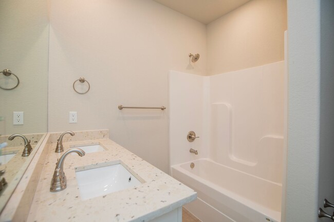 Building Photo - ***35 E. Bottlebrush Bend Unit 2***