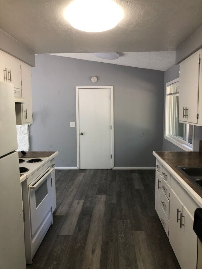 Building Photo - 2-Bedroom 1-Bathroom Duplex in Veneta