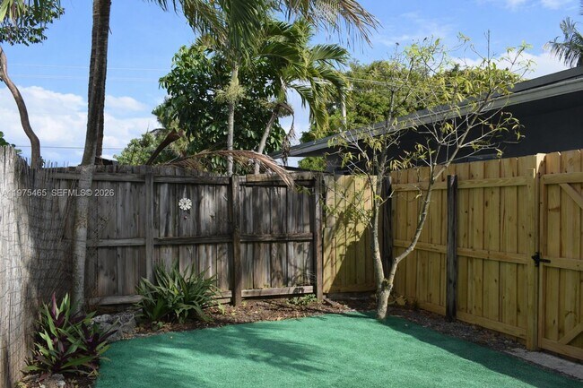 Building Photo - 3841 NE 3rd Ave