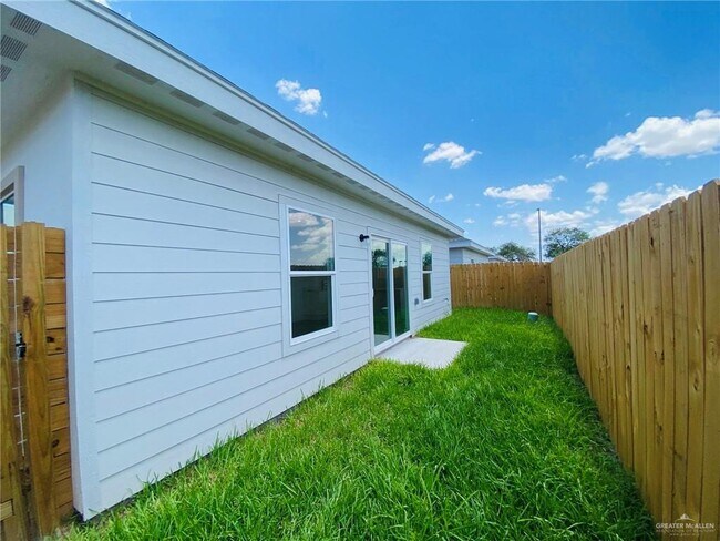 Building Photo - 19 Marcela Dr