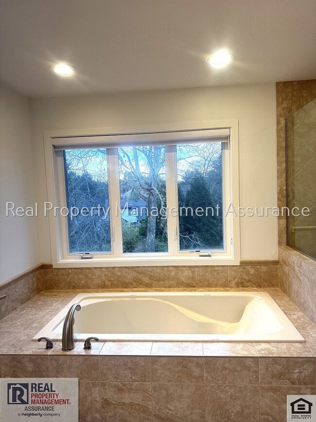 Building Photo - ** PRICE REDUCED! **Stunningly beautiful l...