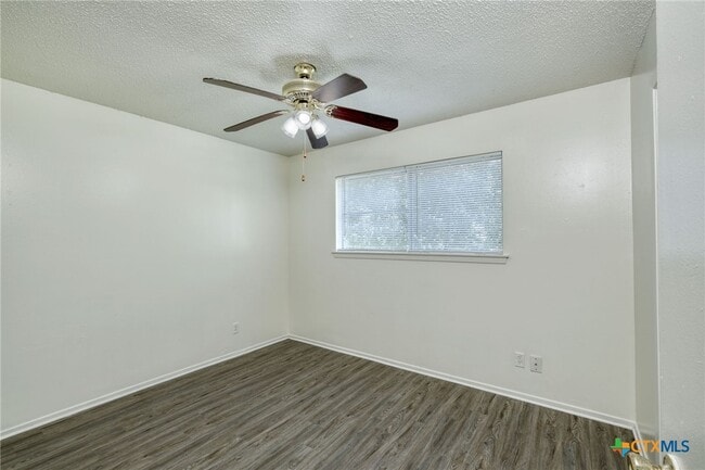 Building Photo - 11410 Pollyanna Ave