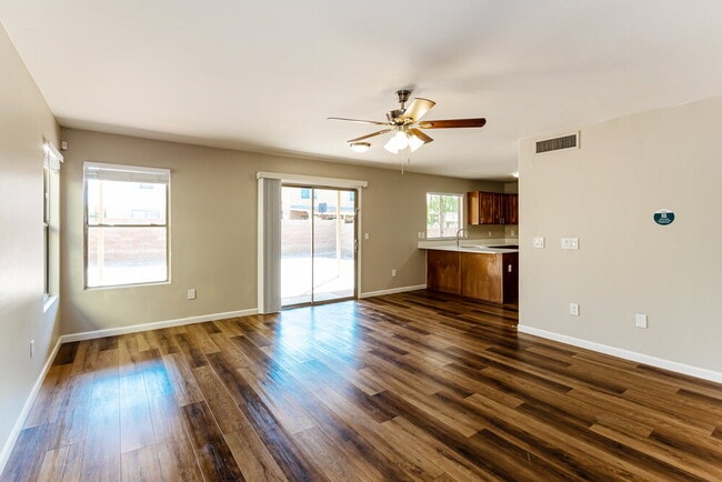 Building Photo - 4122 E Cameo Point Dr