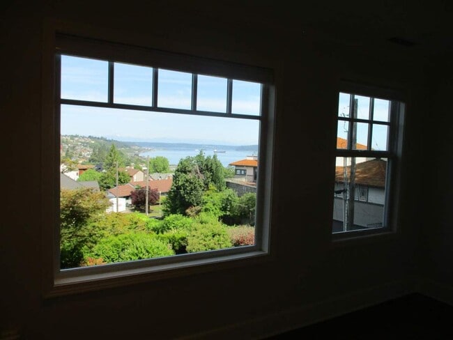 Building Photo - Stunning 4 Bedroom Home in North End Tacoma