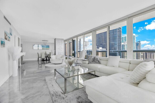 Building Photo - 1717 N Bayshore Dr