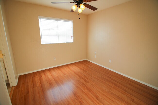 Building Photo - Welcome home to this gorgeous 3-bedroom, 2.5-bath home located in the highly desirable Riverwalk ...
