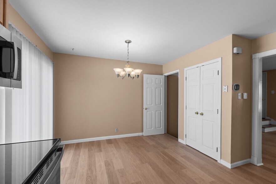 Building Photo - 445 Olian Dr