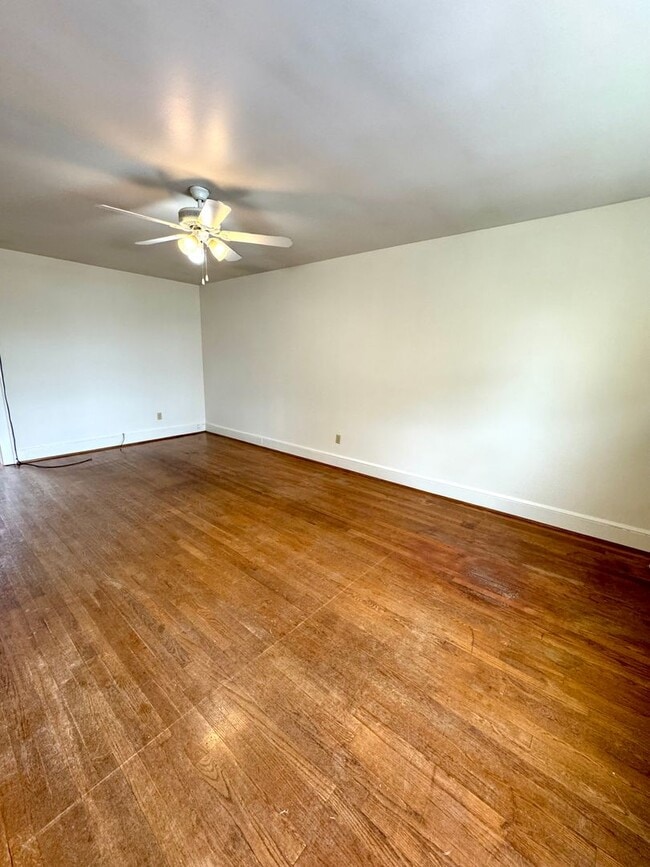 Building Photo - Apartment for Rent