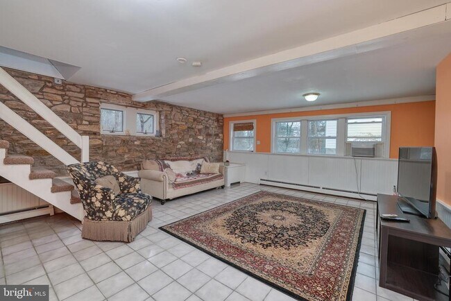 Building Photo - 5496 York Rd.