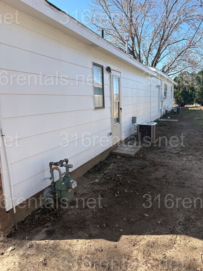 Building Photo - 6446 Mabel St