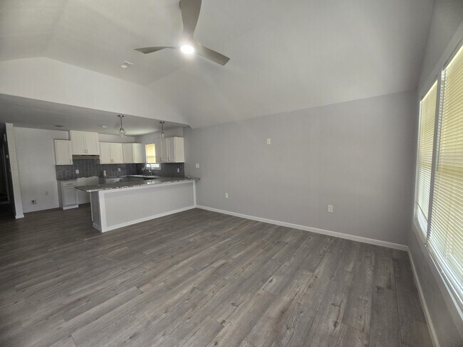 Building Photo - 4939 Woodland Ave