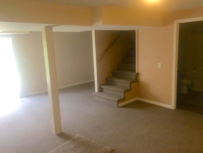 Building Photo - 309 S Ash St
