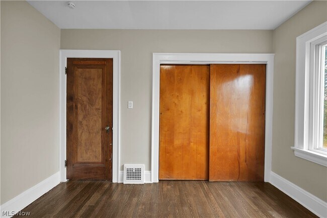 Building Photo - 11103 Lincoln Ave