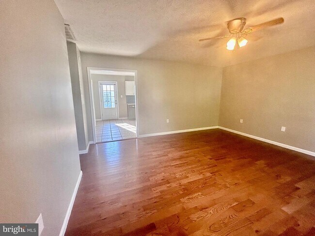 Building Photo - 307 Raven Rd