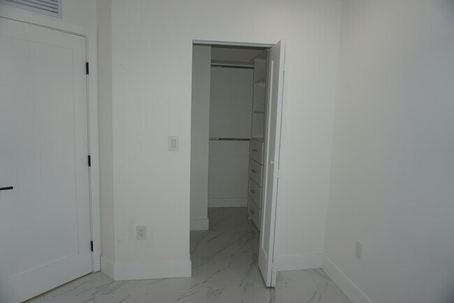 Building Photo - 15614 SW 110th Terrace