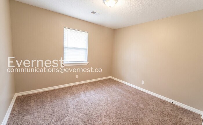 Building Photo - 1858 17th Ct N