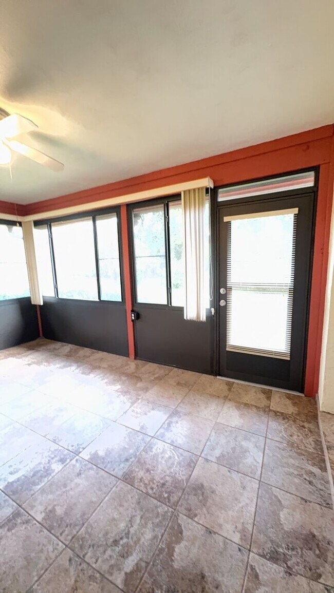 Building Photo - 3/2 home in Pine Lakes