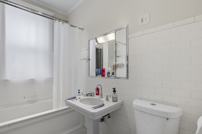 Building Photo - 935 Judson Ave