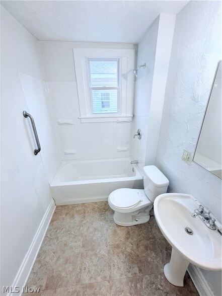 Building Photo - 14011 Glendale Ave