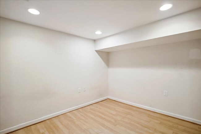 Building Photo - Pet Friendly Luxury DC TH - 3 bed +  3.5 B...