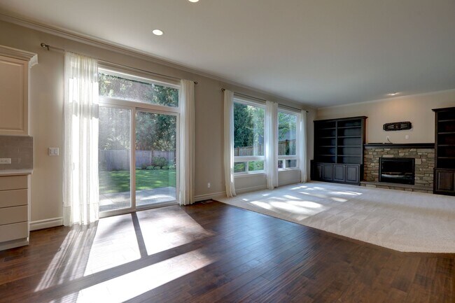 Building Photo - Spacious Custom Home with High-End Finishes Near Lake Sammamish