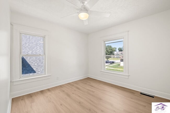 Building Photo - Wowza!