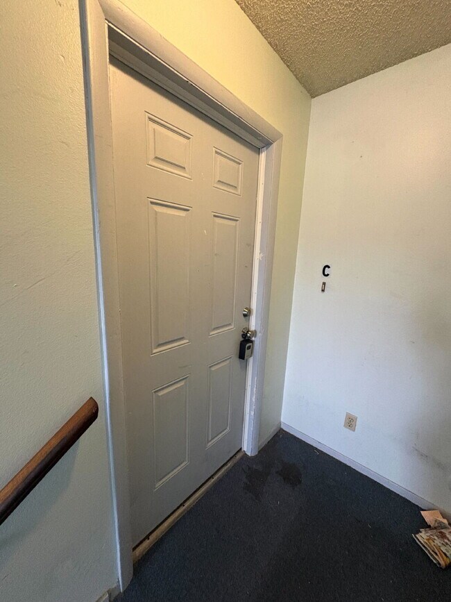 Building Photo - Stylish Remodeled 1BR Condo with Pool & Low HOA – Ideal Winter Park Investment