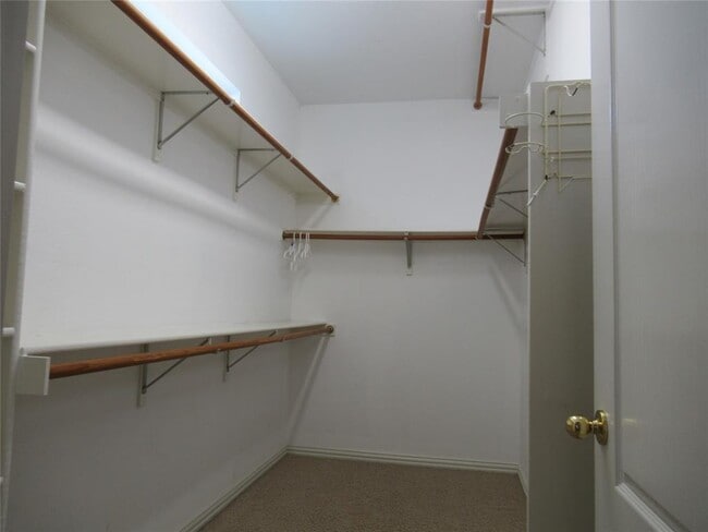 Building Photo - 120 Crystal Ct