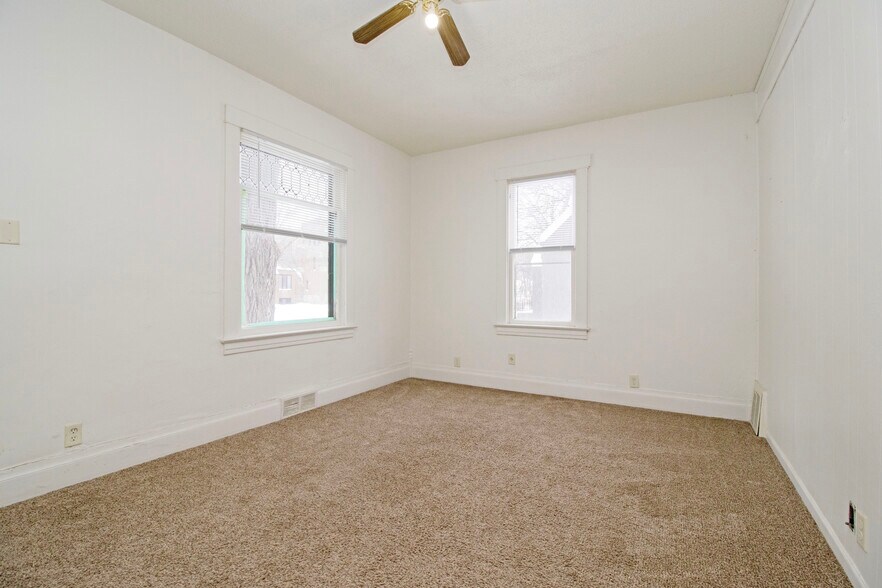 Building Photo - 612 7th Ave S