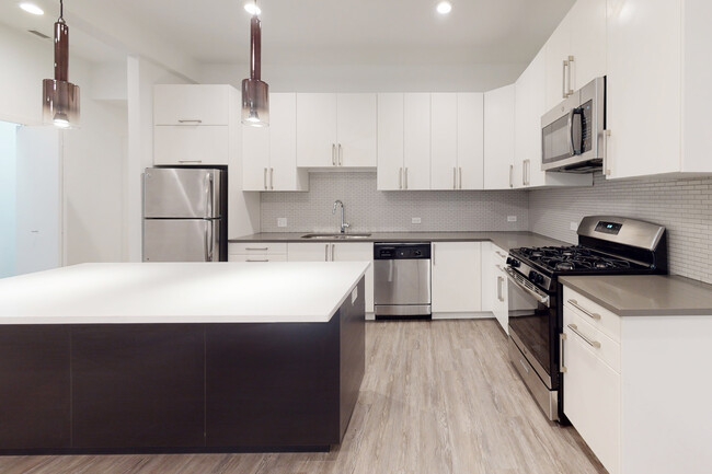 Kitchen - 5487-5491 S. Hyde Park Boulevard