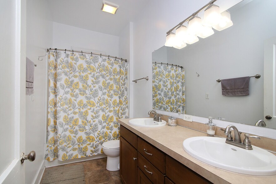 Building Photo - 721 Kellogg St SE