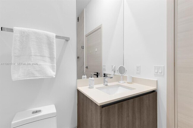 Building Photo - 801 S Miami Ave