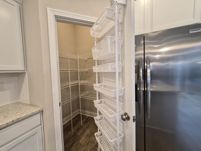 Building Photo - 14221 James Dean Dr