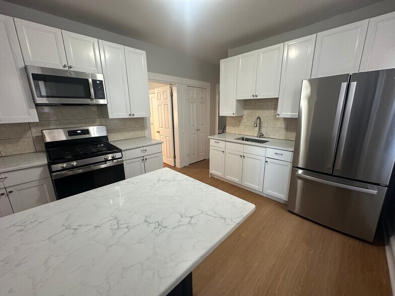 Building Photo - 218 Hough Ave