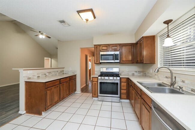 Building Photo - 9130 Kirkleigh Ln