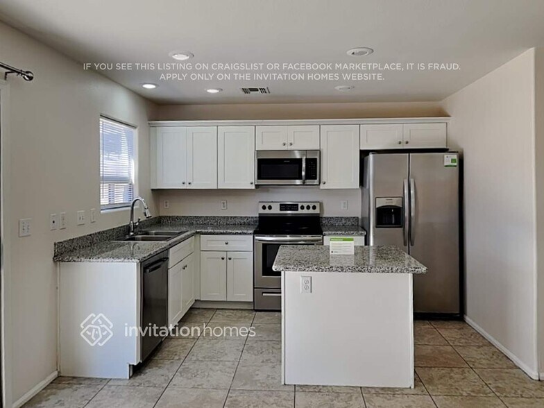 Building Photo - 42575 W Sunland Dr