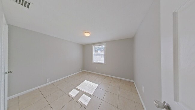 Building Photo - Unique 4/2 with In-law Apartment