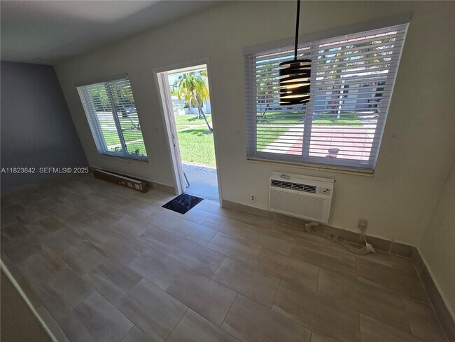 Building Photo - 120 NE 10th Ave