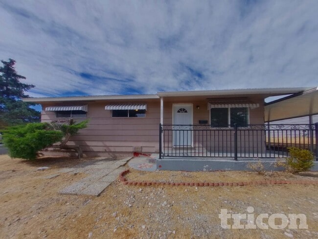 Building Photo - 1001 Akard Dr