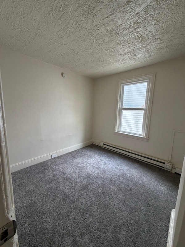 Building Photo - 617 E Chestnut St